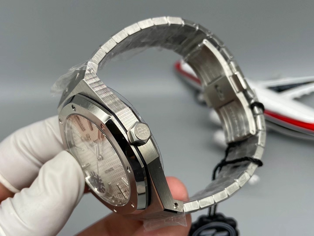 Audemars Piguet Royal Oak Watch – IW-2187 - Image 4