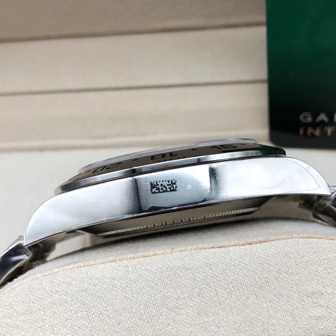 Oyster Perpetual Luminous 42 mm Watch – IW-3252 - Image 6