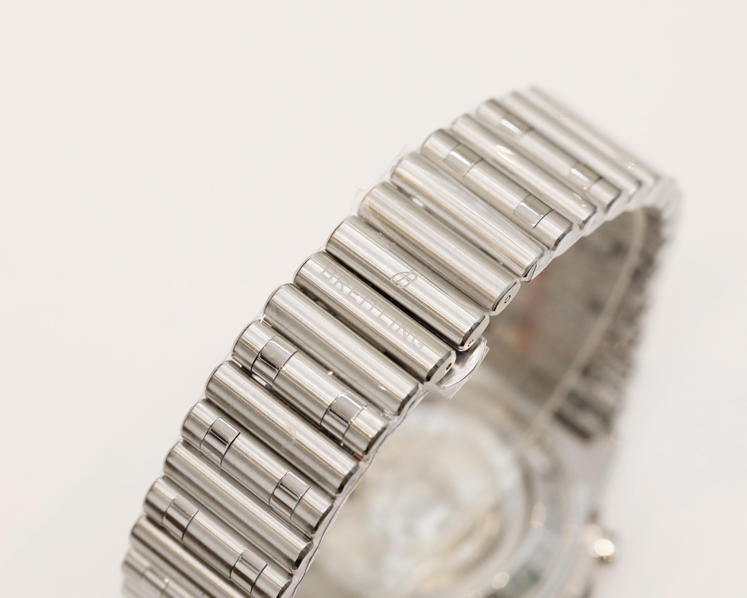 Breitling Classic 42 mm Watch – IW-0655 - Image 9