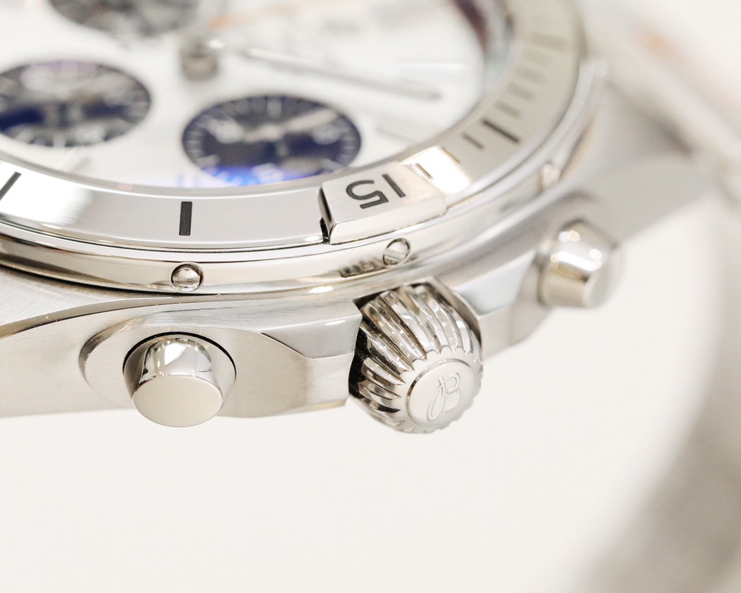 Breitling Classic 42 mm Watch – IW-0657 - Image 5