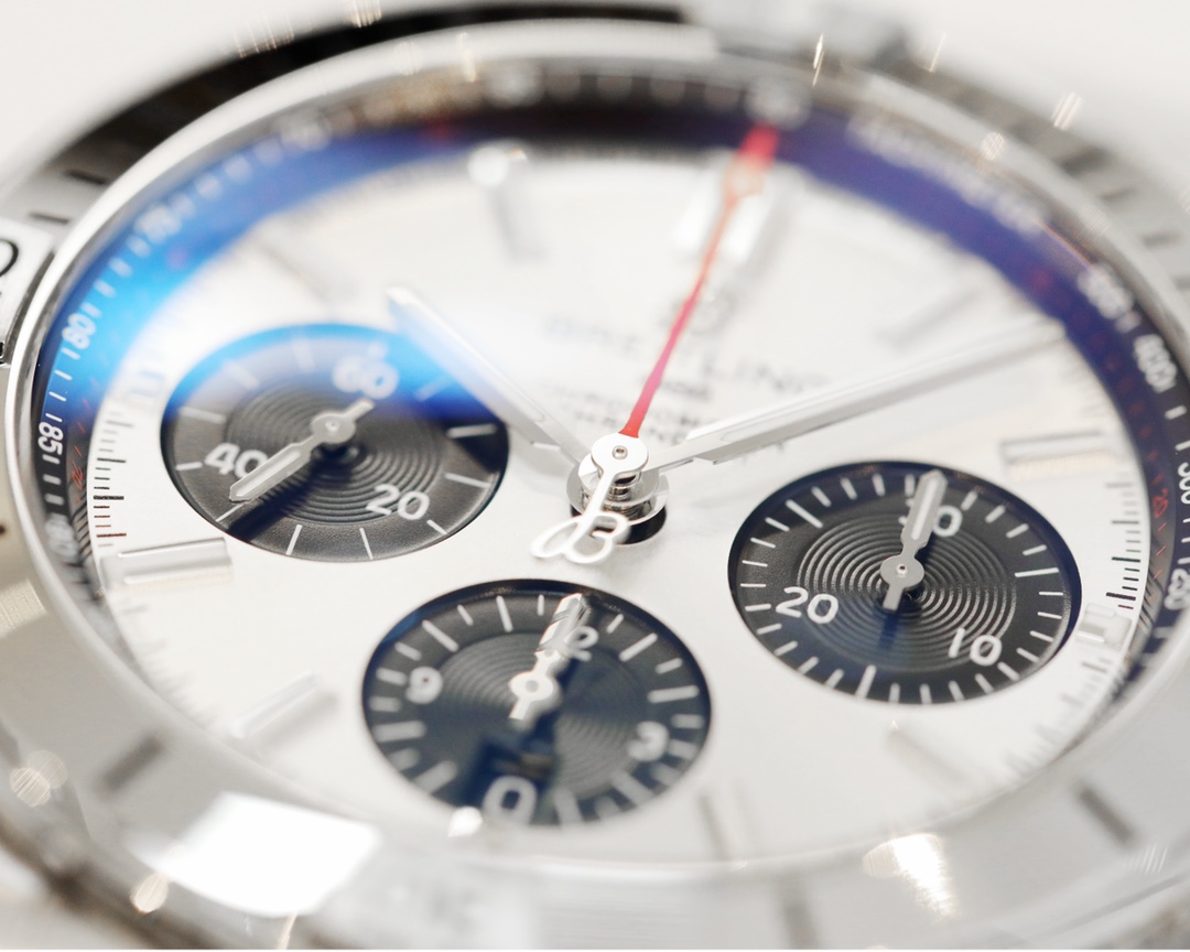 Breitling Classic 42 mm Watch – IW-0657 - Image 4