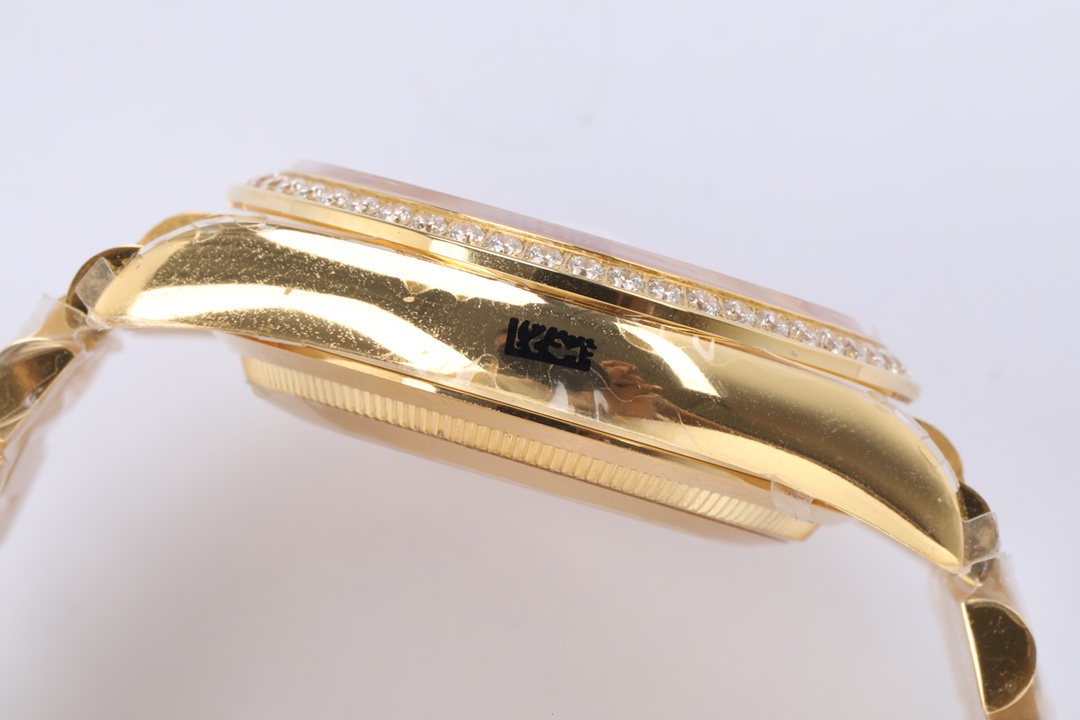 Day-Date Diamond-Set 36 mm Watch – IW-3078 - Image 6