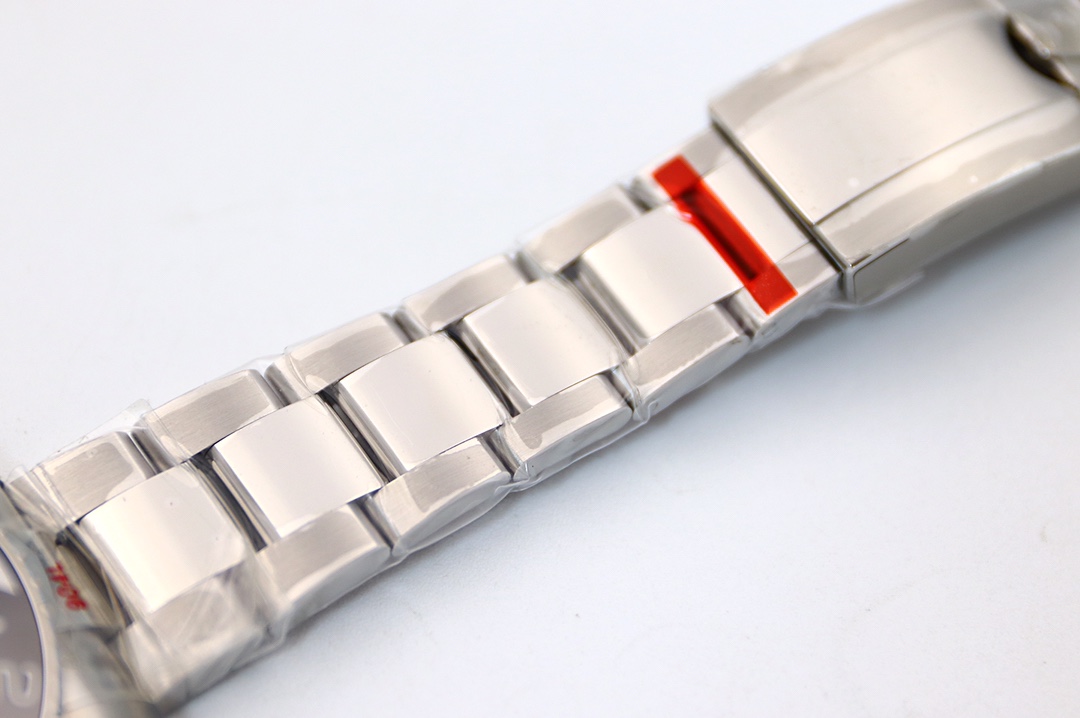 Rolex GMT-Master II Red and Blue Bezel Watch – IW-0183 - Image 7