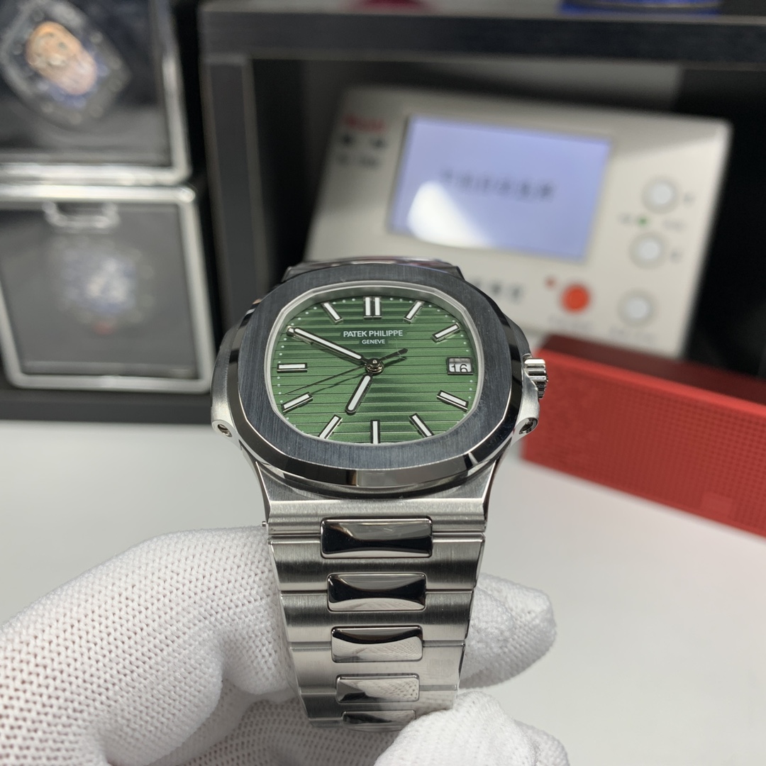 Patek Philippe Nautilus 40 mm Watch – IW-2462 - Image 4