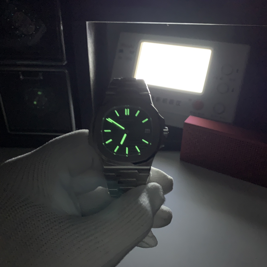 Patek Philippe Nautilus 40 mm Watch – IW-2462 - Image 9