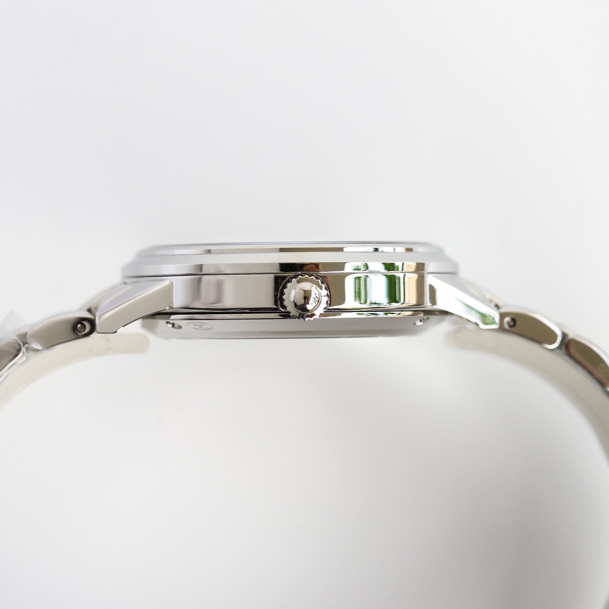 Jaeger-LeCoultre Classic Diamond-Set 34 mm Watch – IW-0536 - Image 6