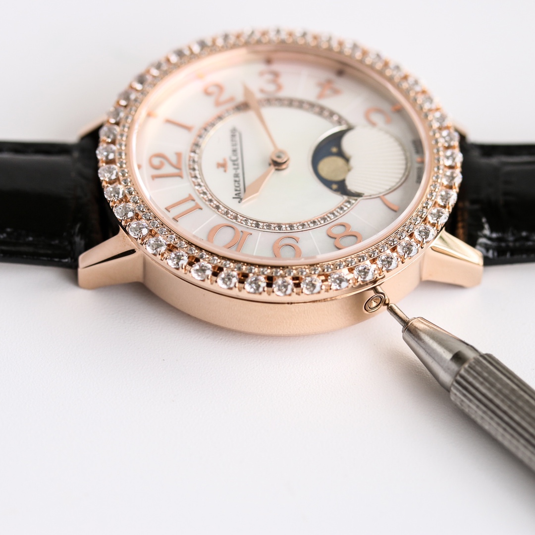 Jaeger-LeCoultre Classic Moonphase 34 mm Watch – IW-0554 - Image 7