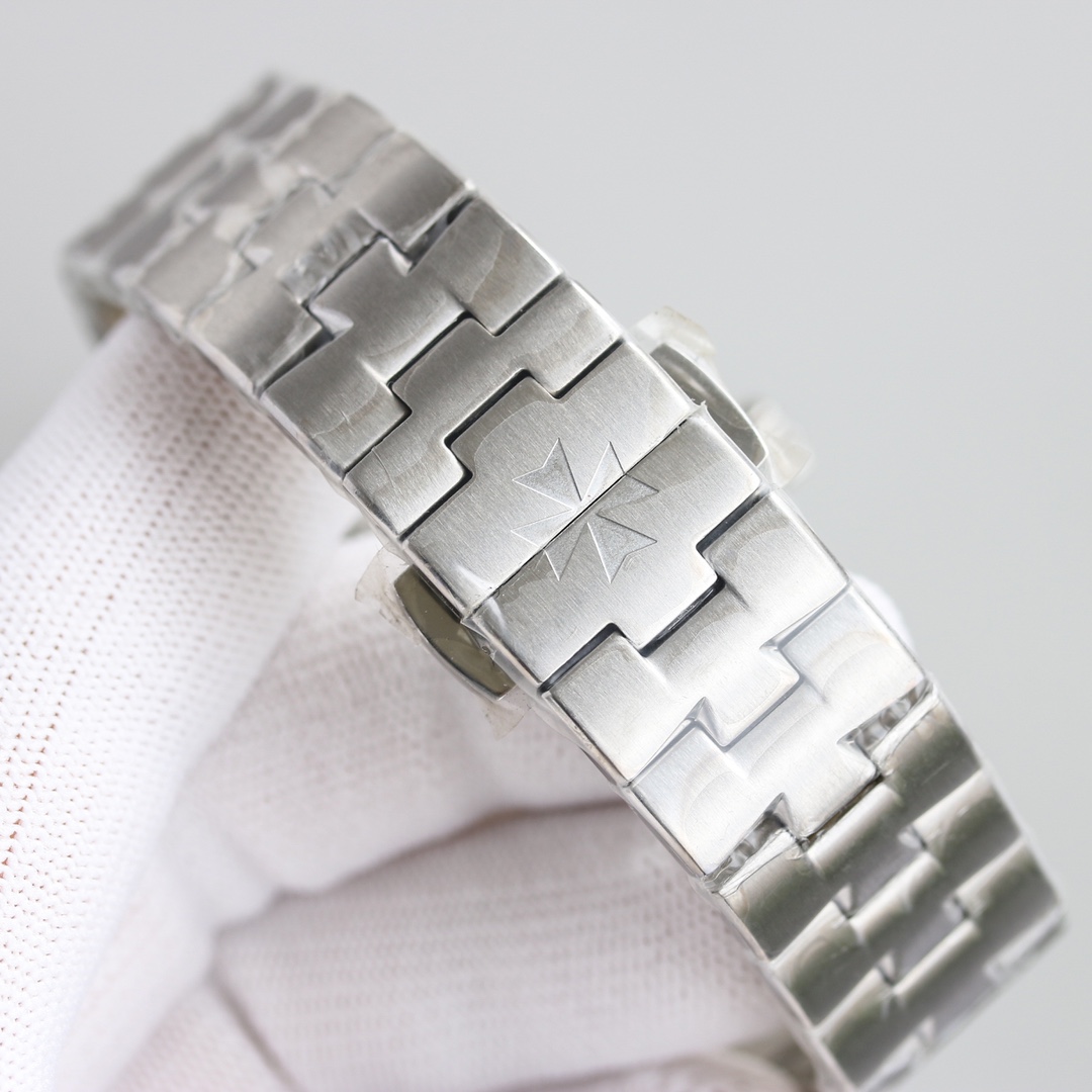 Vacheron Constantin Overseas 41 mm Watch – IW-1161 - Image 9