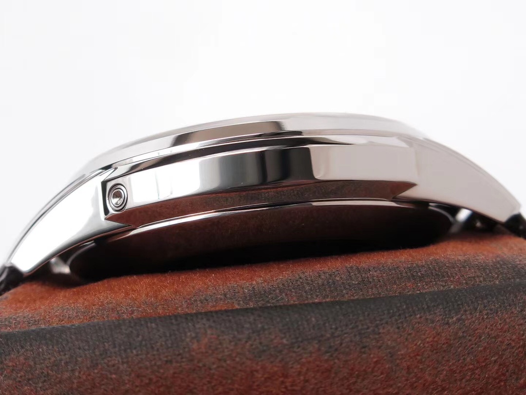 Patek Philippe Classic Moonphase 40 mm Watch – IW-2737 - Image 7