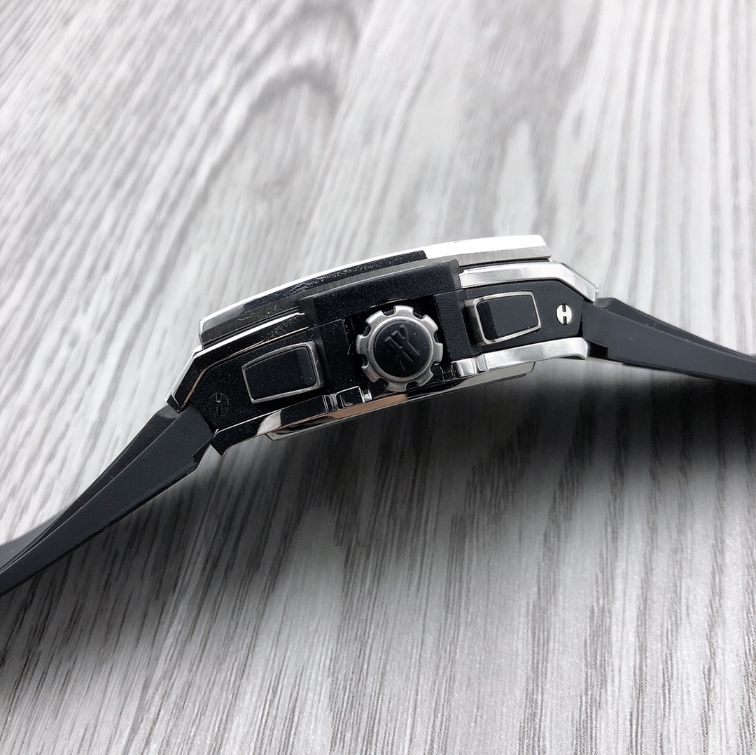 Hublot Classic Skeleton Dial 42 mm Watch – IW-0397 - Image 5