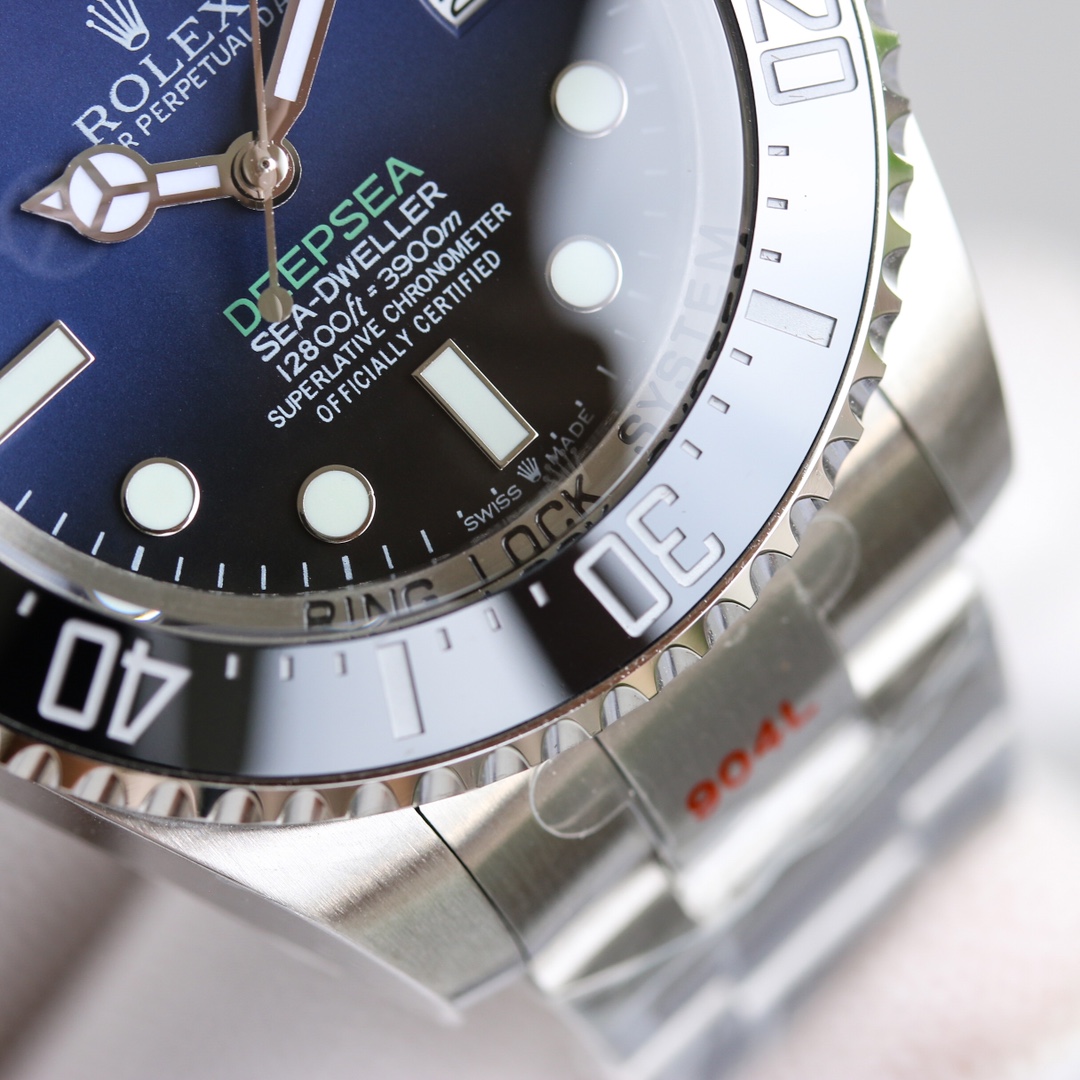Rolex Sea-Dweller Luminous 44 mm Watch – IW-0276 - Image 6