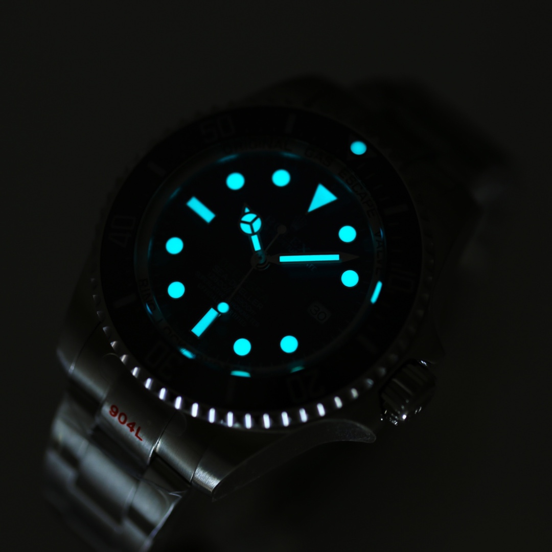 Rolex Sea-Dweller Luminous 44 mm Watch – IW-0276 - Image 5