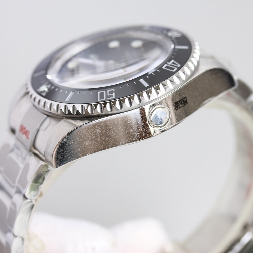 Rolex Sea-Dweller Luminous 44 mm Watch – IW-0276 - Image 7