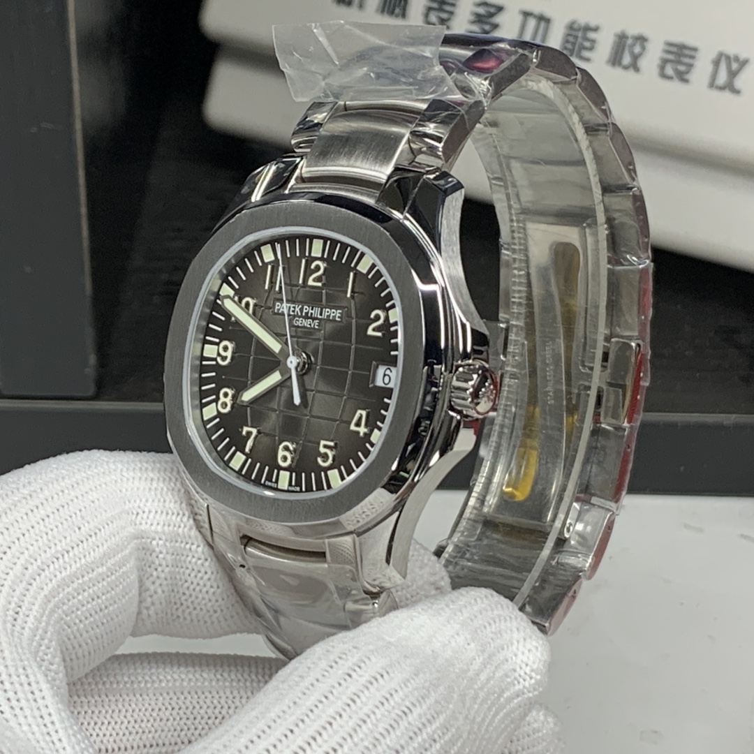 Patek Philippe Explorer 40 mm Watch – IW-2514 - Image 3