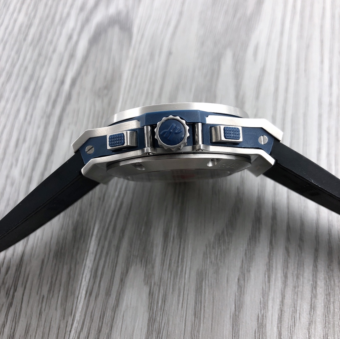 Hublot Classic Chronograph 44 mm Watch – IW-0392 - Image 3