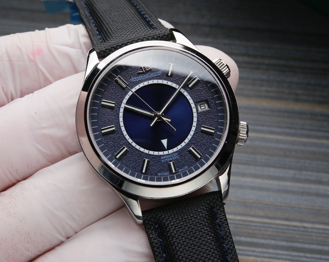 Jaeger-LeCoultre Master Control Luminous 40 mm Watch – IW-0553 - Image 3
