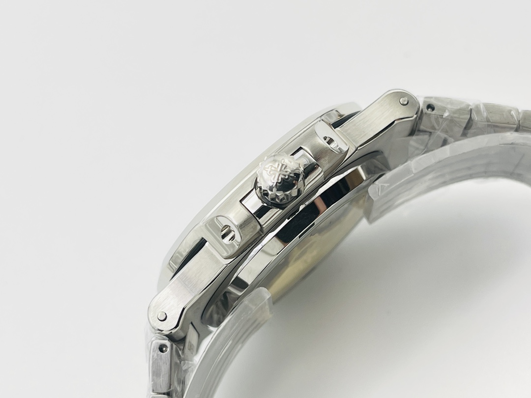 Patek Philippe Nautilus 40 mm Watch – IW-2610 - Image 5
