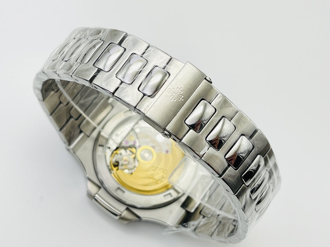 Patek Philippe Nautilus 40 mm Watch – IW-2610 - Image 9