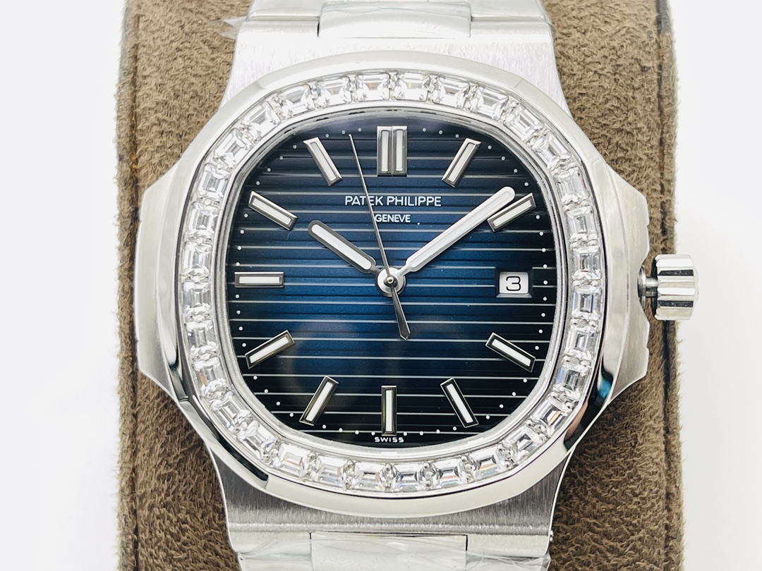 Patek Philippe Nautilus 40 mm Watch – IW-2610 - Image 4