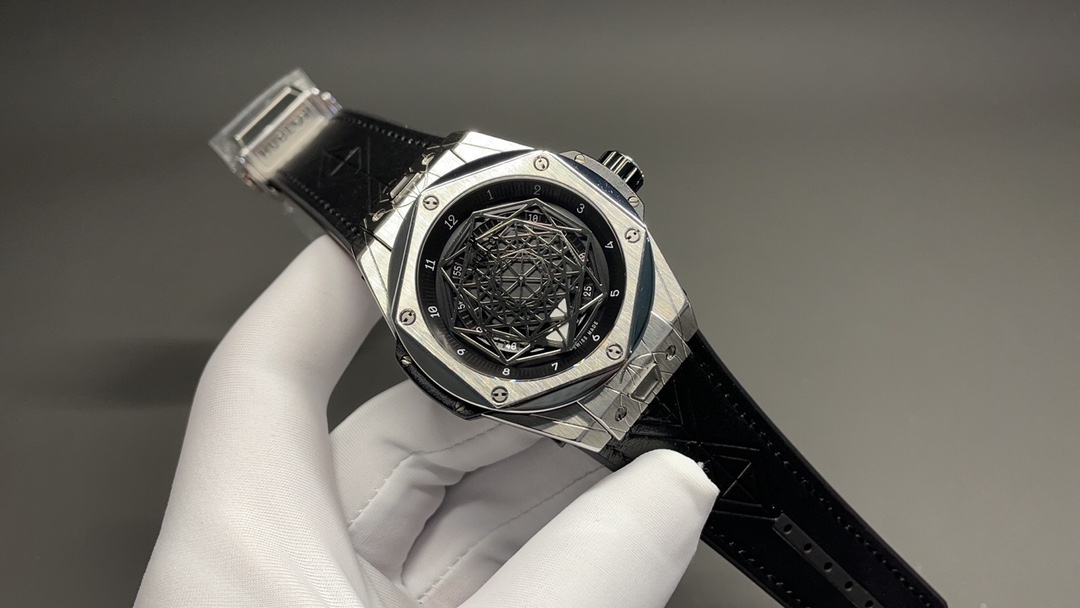 Hublot Classic Diamond-Set Watch – IW-0387 - Image 4