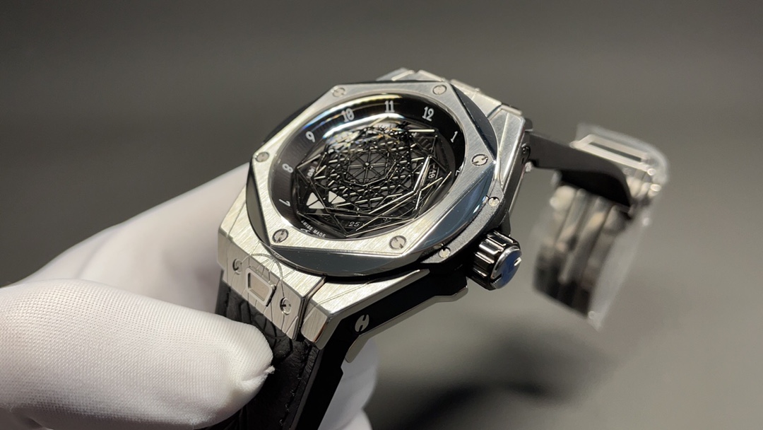 Hublot Classic Diamond-Set Watch – IW-0387 - Image 3