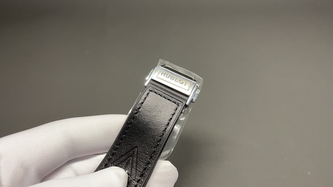 Hublot Classic Diamond-Set Watch – IW-0387 - Image 6