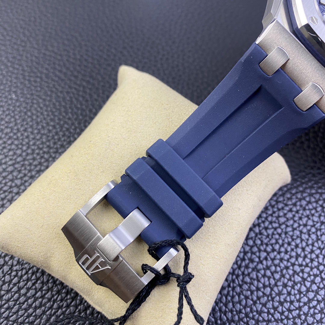 Audemars Piguet Royal Oak Luminous 42 mm Watch – IW-2154 - Image 9