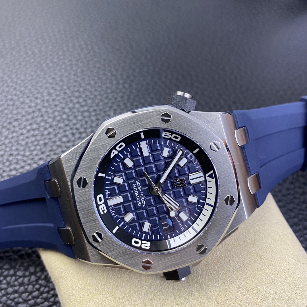 Audemars Piguet Royal Oak Luminous 42 mm Watch – IW-2154 - Image 7