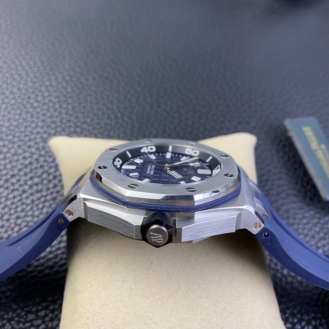 Audemars Piguet Royal Oak Luminous 42 mm Watch – IW-2154 - Image 5
