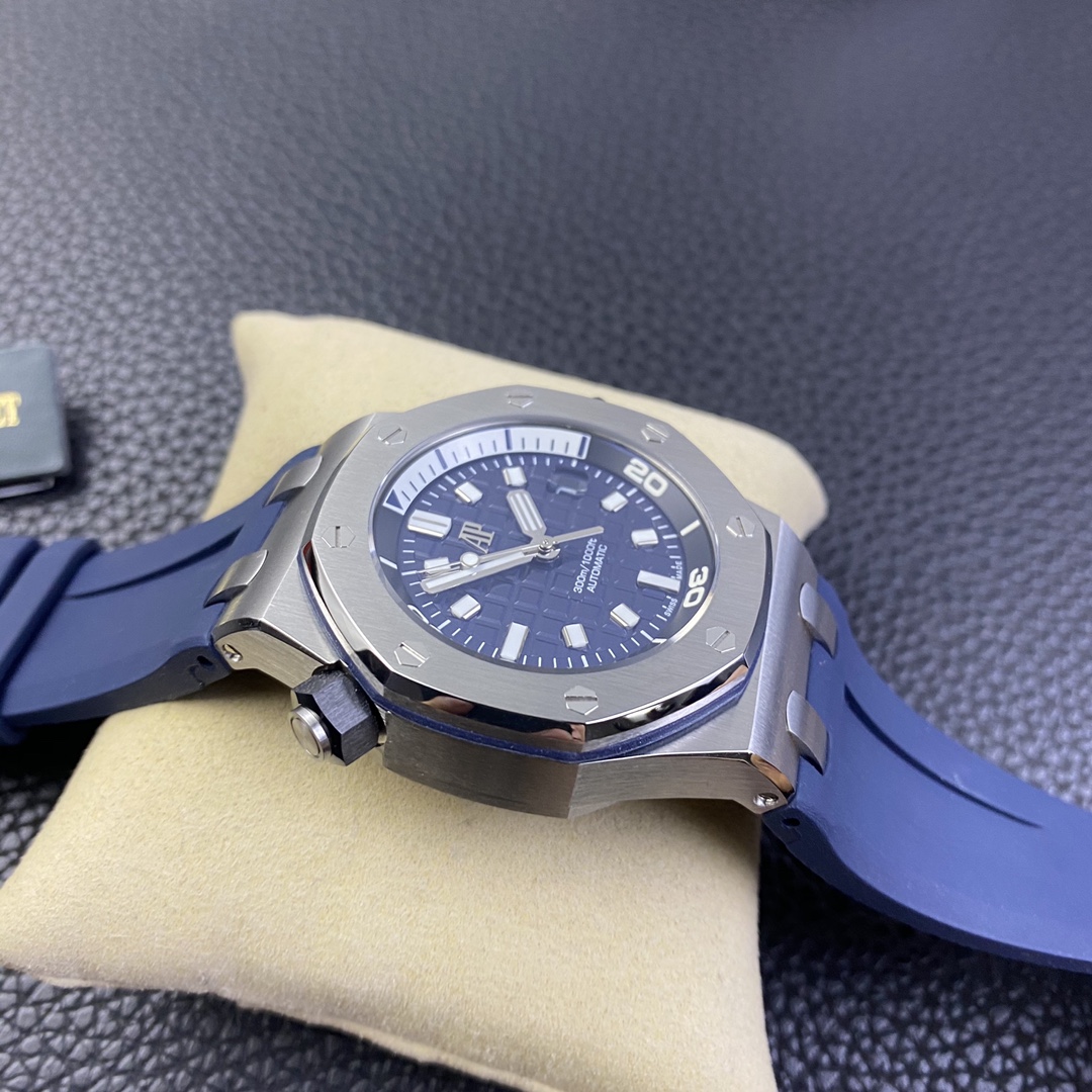 Audemars Piguet Royal Oak Luminous 42 mm Watch – IW-2154 - Image 4
