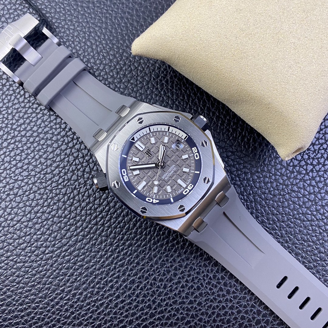 Audemars Piguet Royal Oak Luminous 42 mm Watch – IW-2152 - Image 6