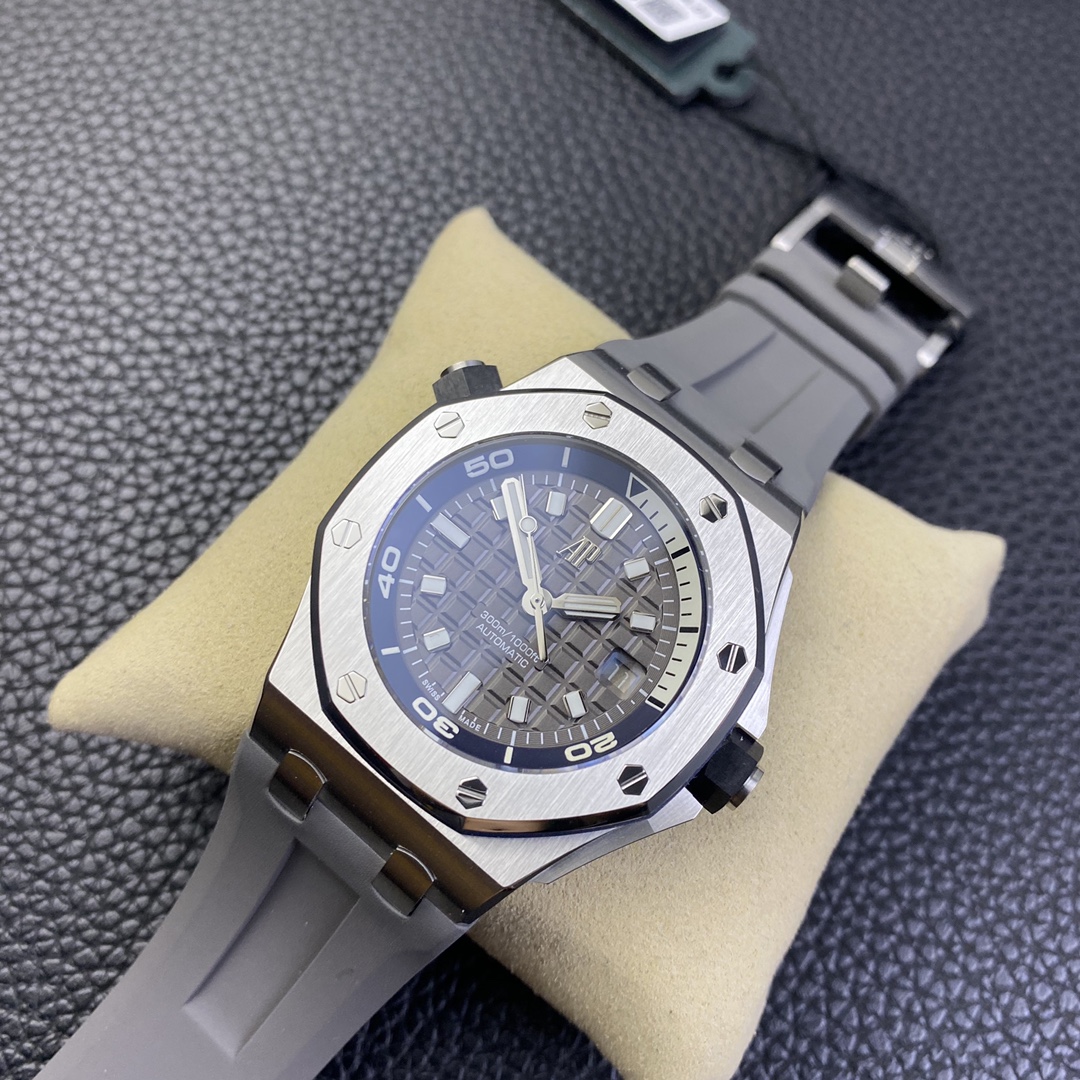 Audemars Piguet Royal Oak Luminous 42 mm Watch – IW-2152 - Image 3