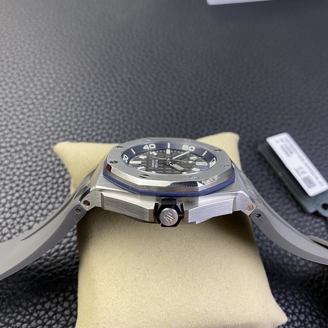 Audemars Piguet Royal Oak Luminous 42 mm Watch – IW-2152 - Image 5