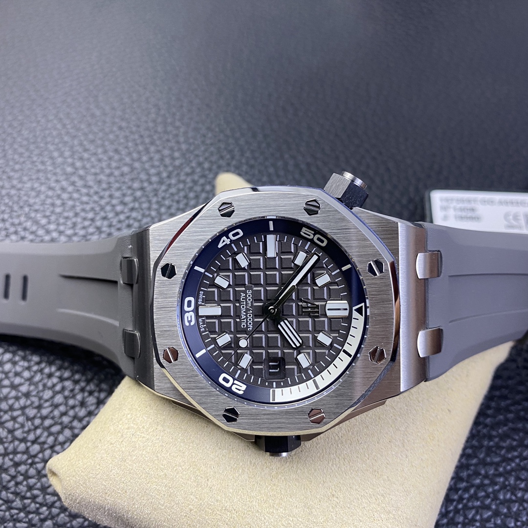 Audemars Piguet Royal Oak Luminous 42 mm Watch – IW-2152 - Image 7