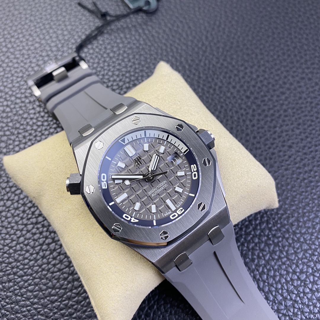Audemars Piguet Royal Oak Luminous 42 mm Watch – IW-2152 - Image 2
