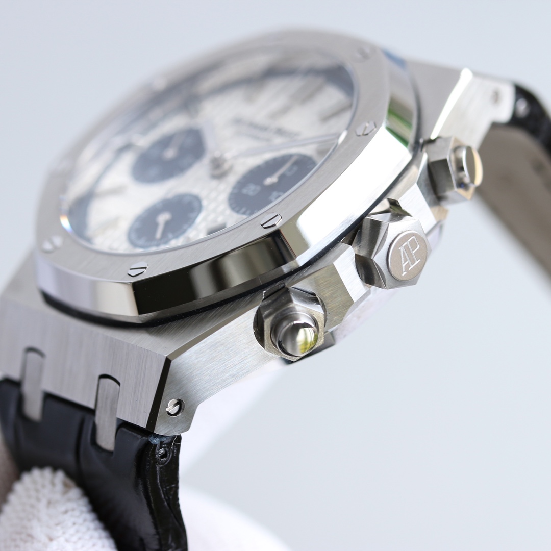 Audemars Piguet Royal Oak Chronograph 41 mm Watch – IW-2253 - Image 7