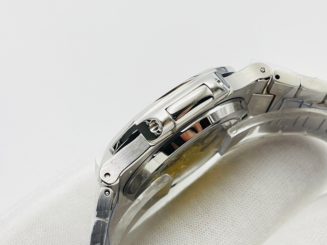 Patek Philippe Nautilus 40 mm Watch – IW-2600 - Image 6