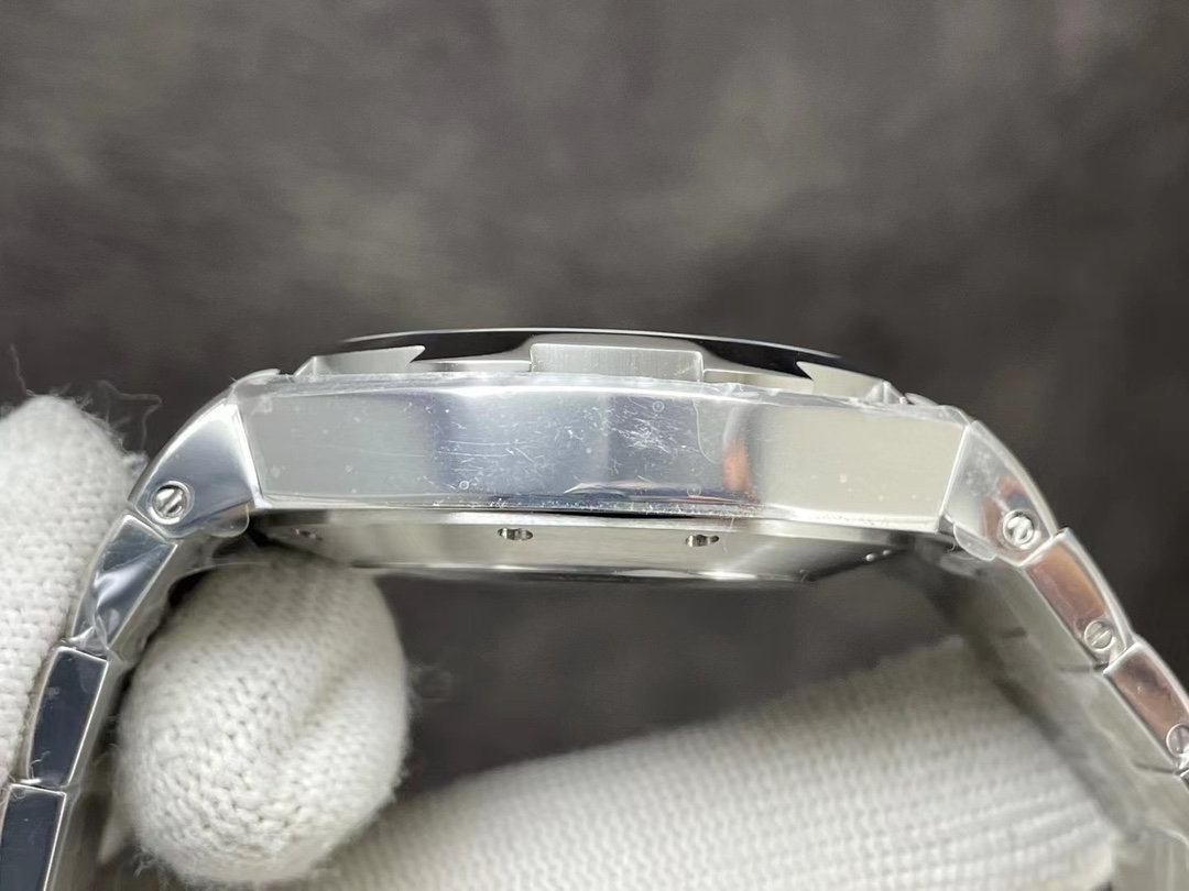 Vacheron Constantin Overseas 42 mm Watch – IW-1136 - Image 6