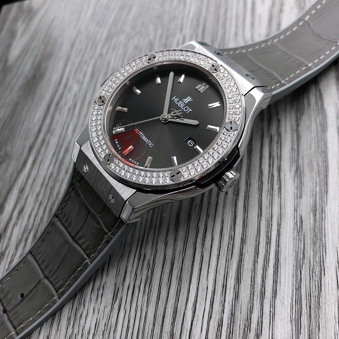 Hublot Classic 42 mm Watch – IW-0386 - Image 8