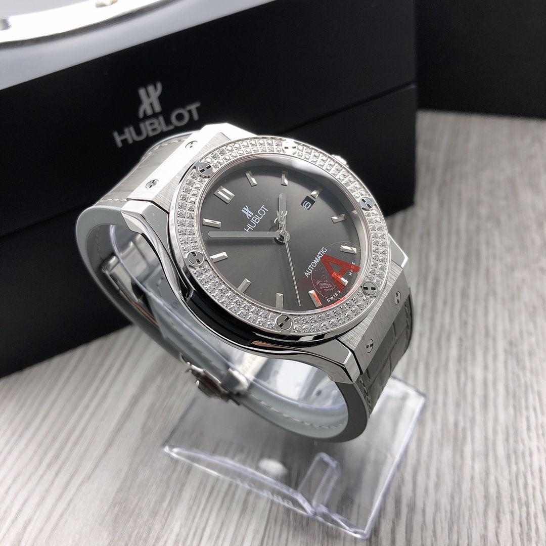 Hublot Classic 42 mm Watch – IW-0386 - Image 3