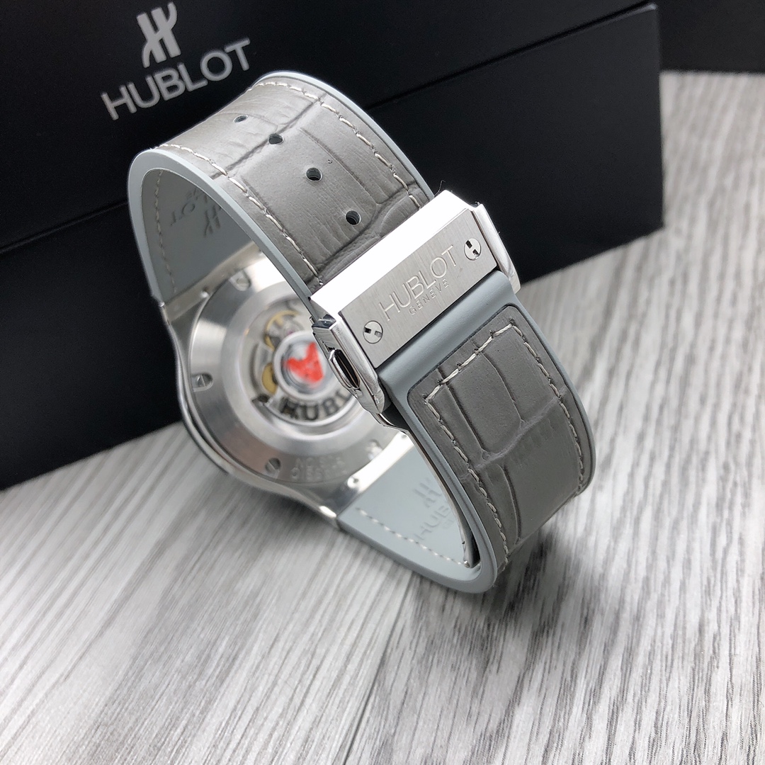 Hublot Classic 42 mm Watch – IW-0386 - Image 4