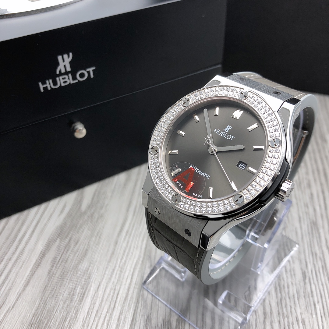 Hublot Classic 42 mm Watch – IW-0386 - Image 2