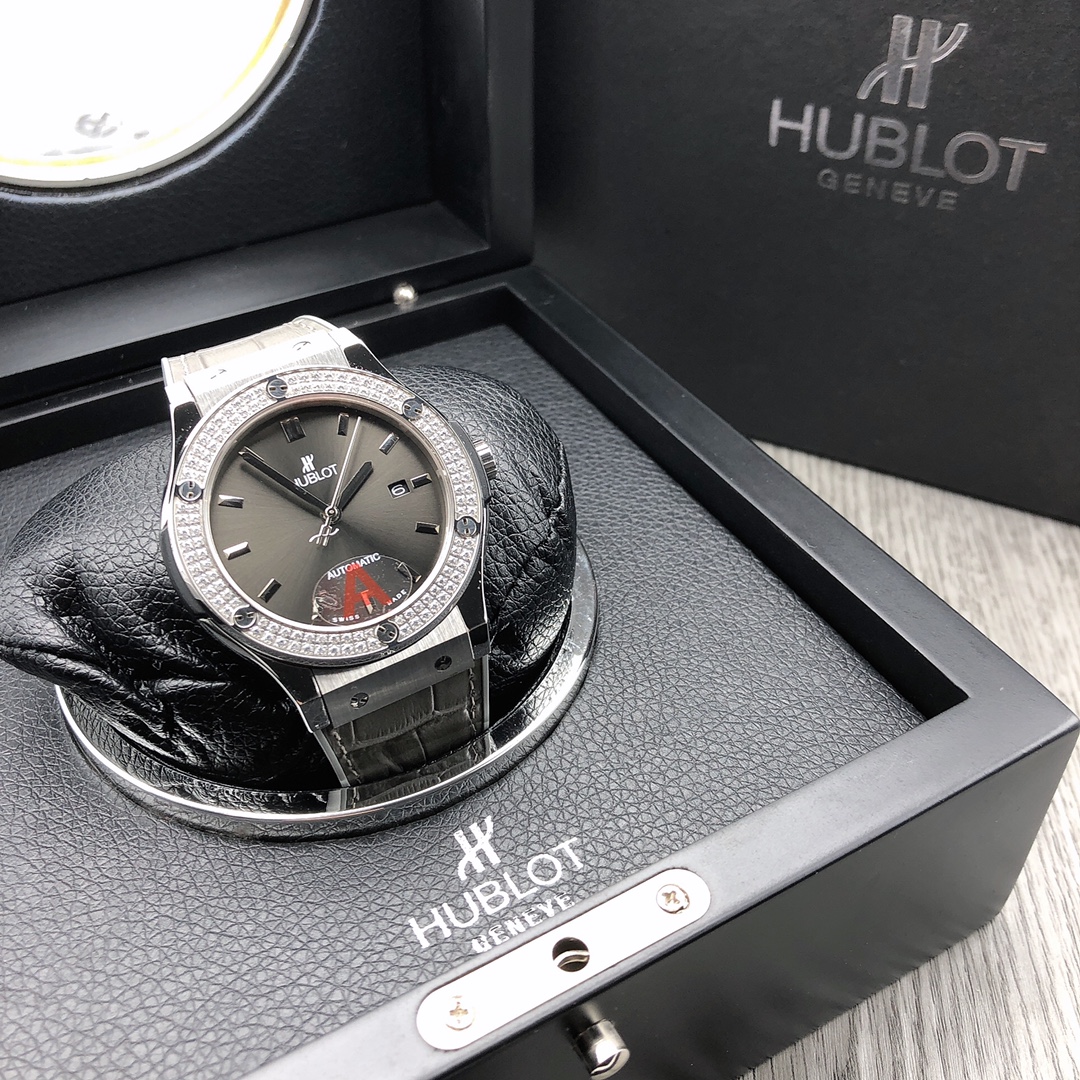 Hublot Classic 42 mm Watch – IW-0386 - Image 9