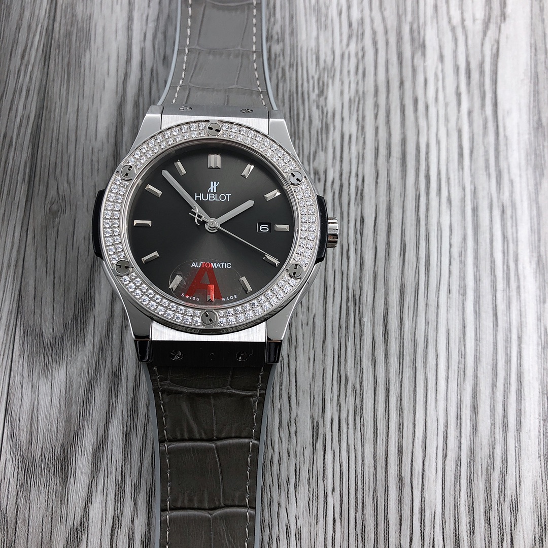 Hublot Classic 42 mm Watch – IW-0386 - Image 7