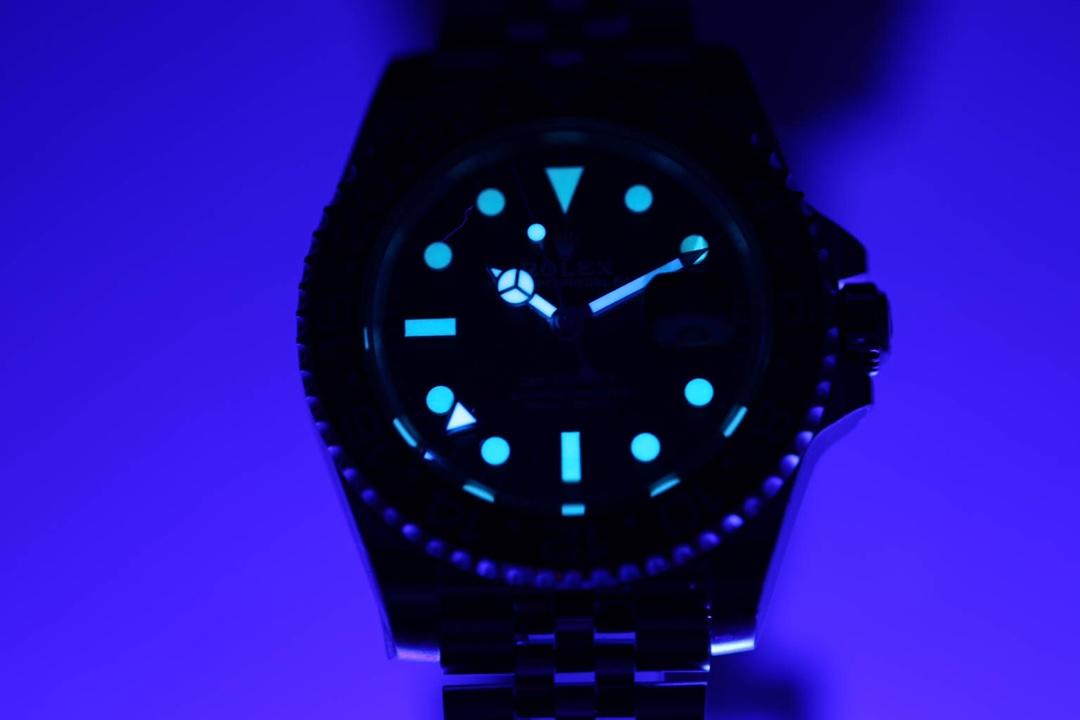 Rolex GMT-Master II Blue and Black Bezel Luminous Watch – IW-0238 - Image 9
