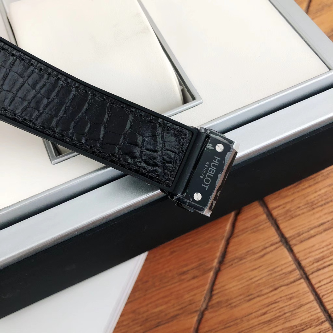 Hublot Classic 42 mm Watch – IW-0375 - Image 9