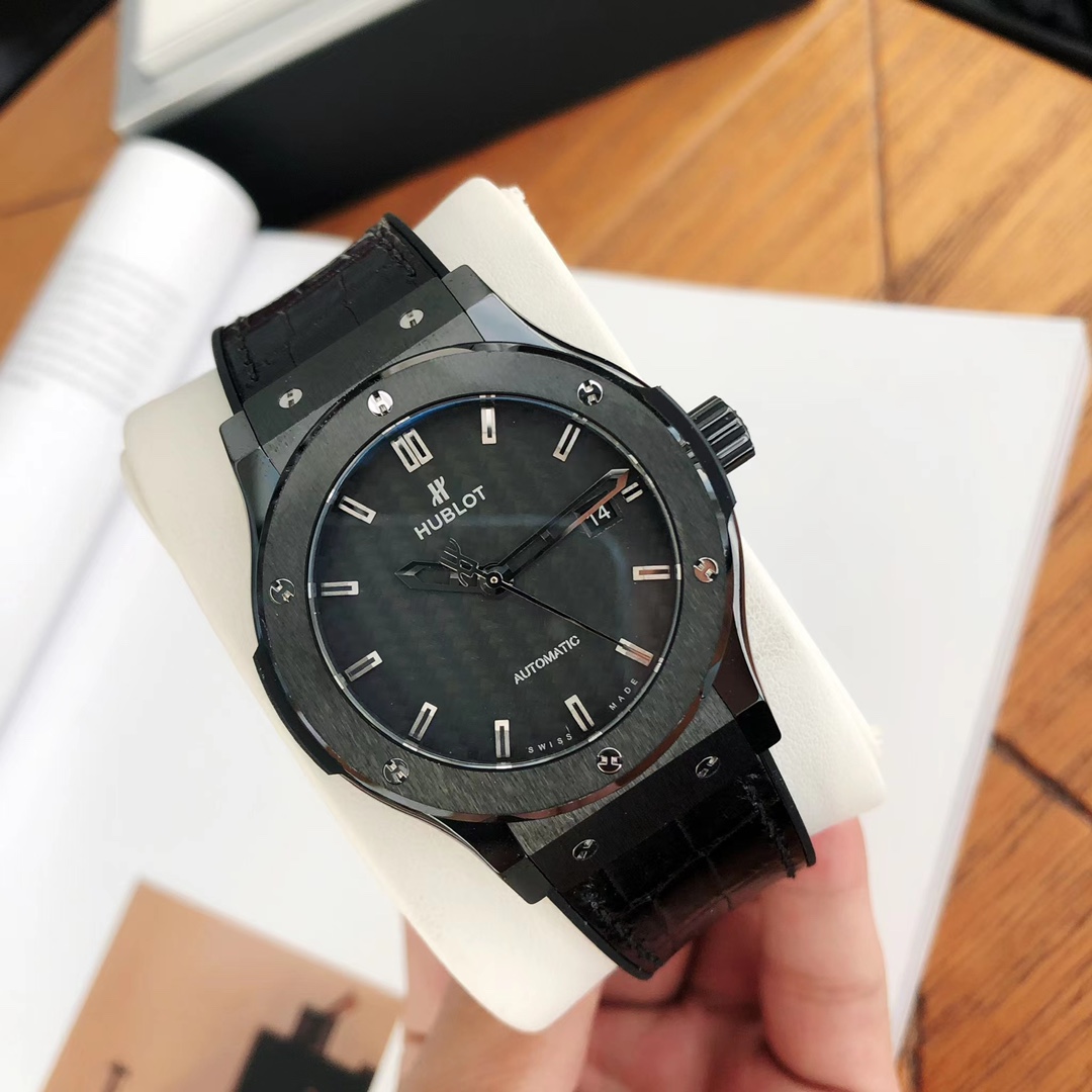 Hublot Classic 42 mm Watch – IW-0375 - Image 6