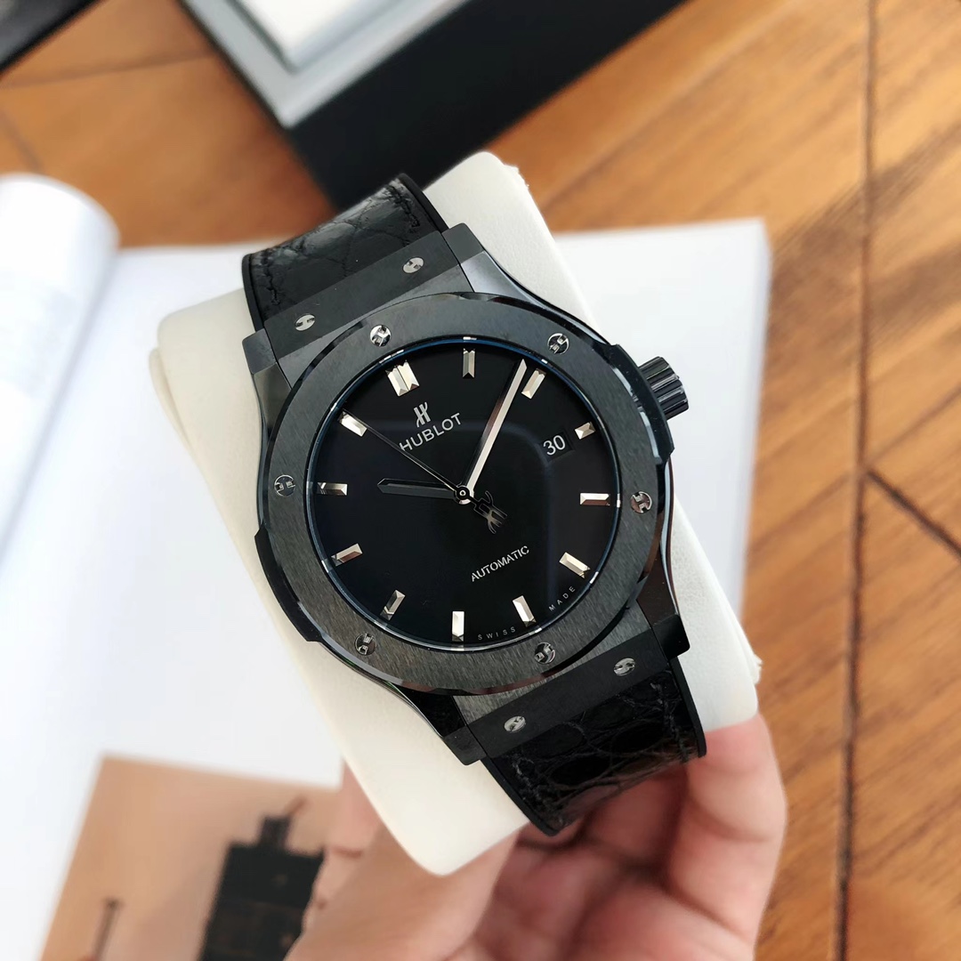 Hublot Classic 42 mm Watch – IW-0372 - Image 6