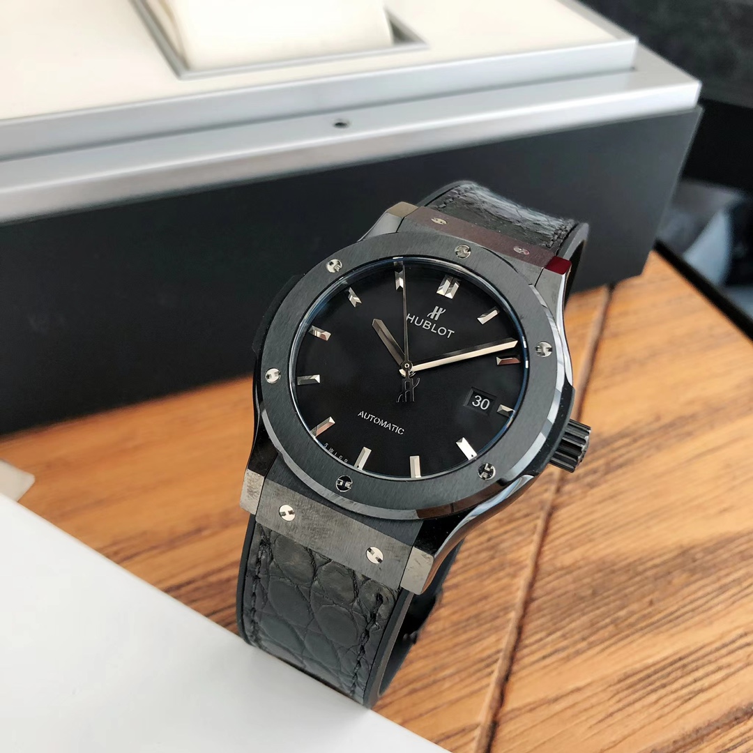 Hublot Classic 42 mm Watch – IW-0372 - Image 3