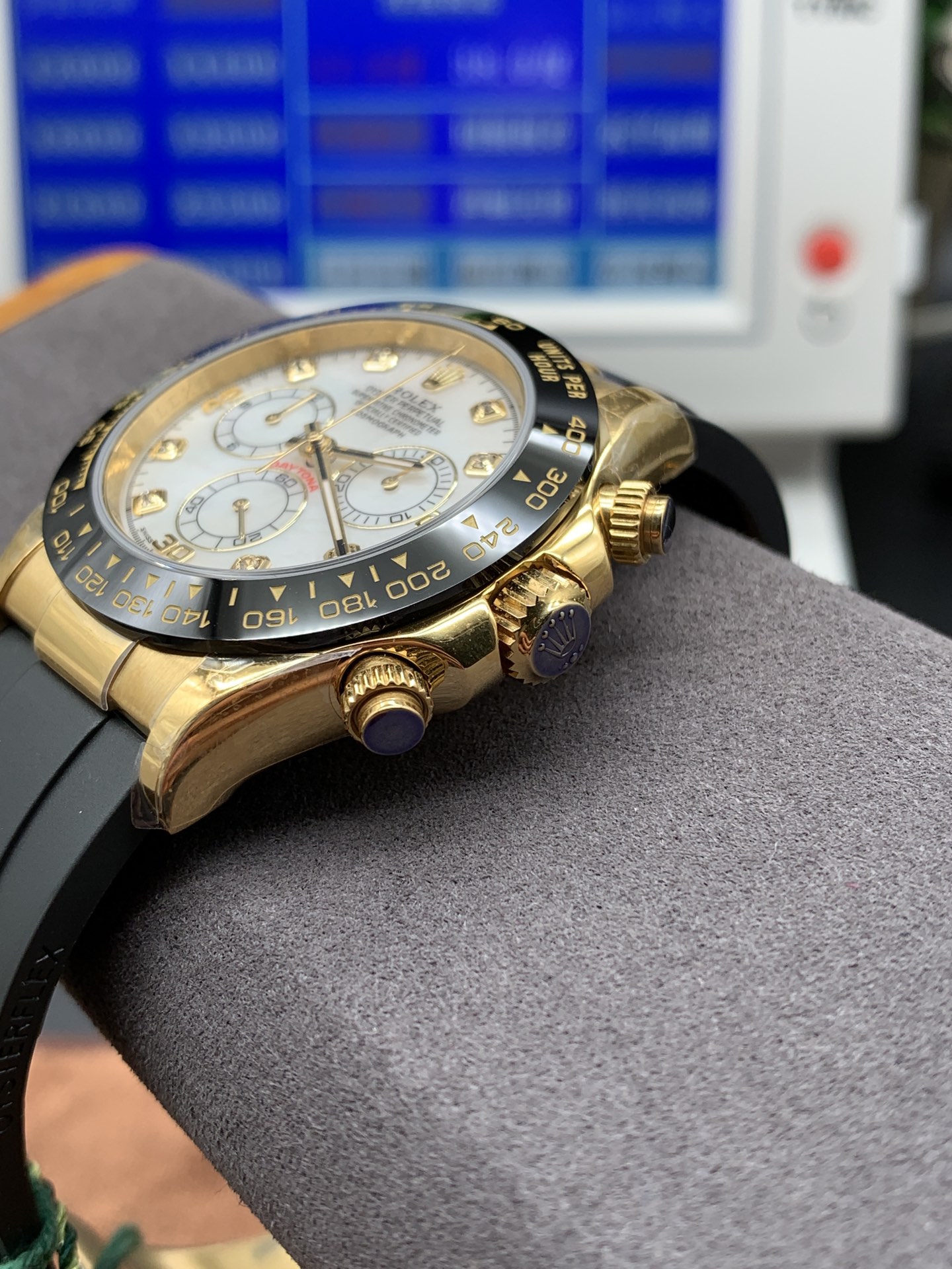 Daytona Mother-of-Pearl Dial Watch – IW-3053 - Image 4
